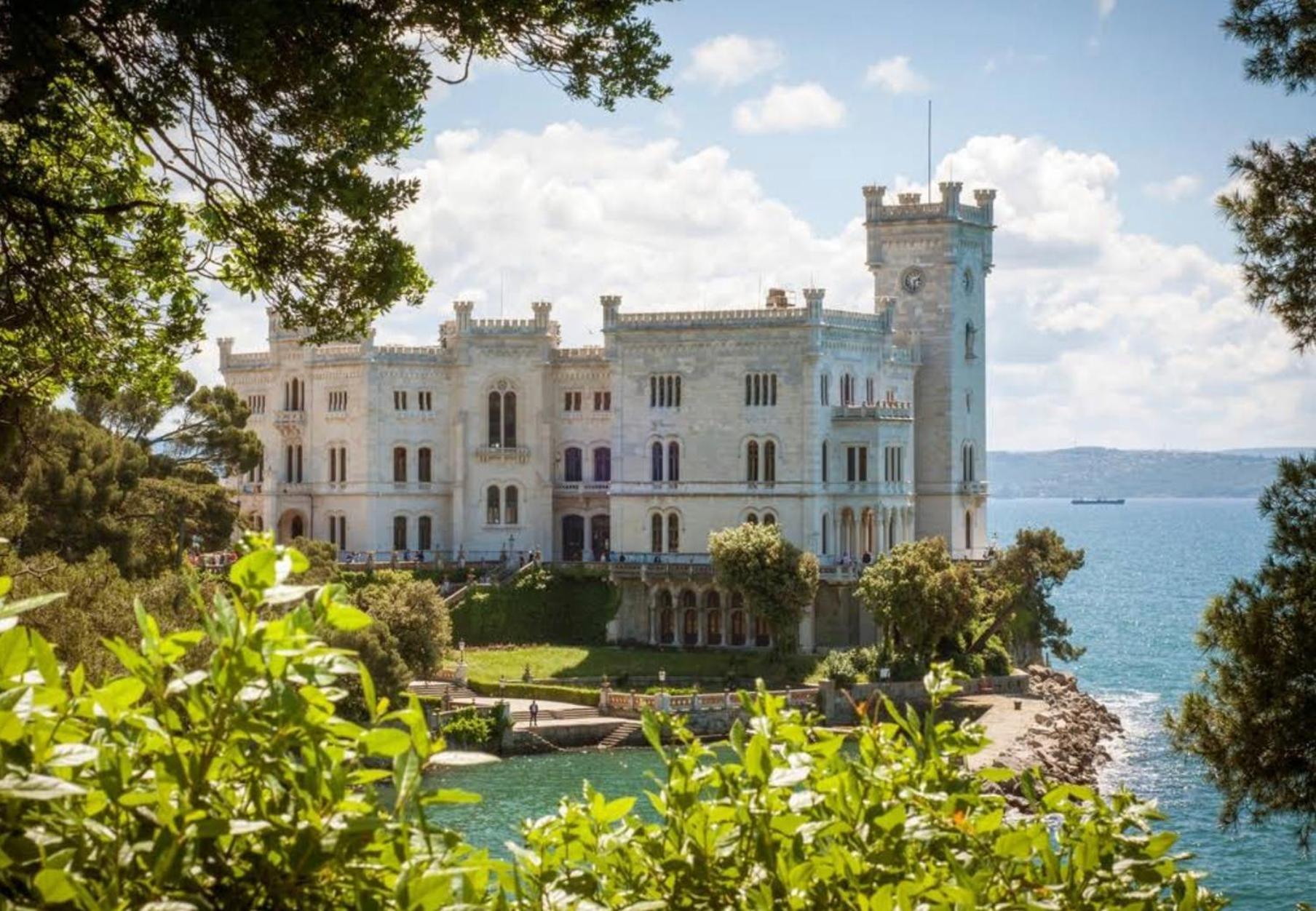 Appartamento Al Castello Trieste Bagian luar foto